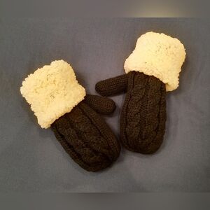 Just Cozy Cable Knit Mittens